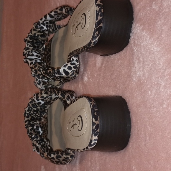 NWT. Leopard slide sandals 7.5 - Picture 4 of 8